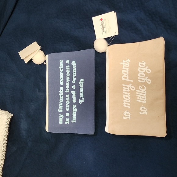 Set of 2 make up bags NWT navy with saying cream with cute saying - Picture 1 of 3